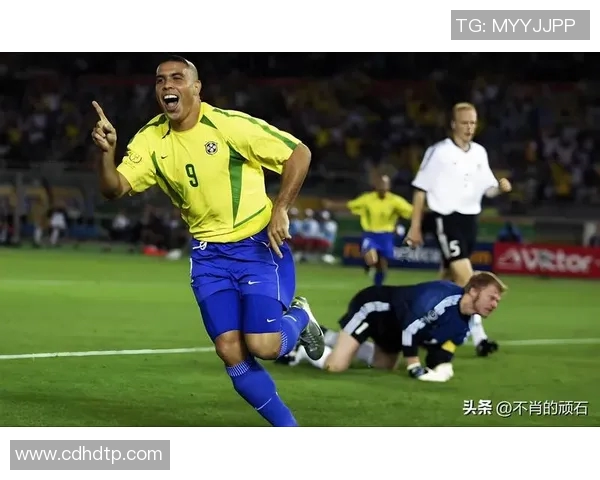 足球天才的崛起与挑战：未来巨星如何突破极限成就传奇