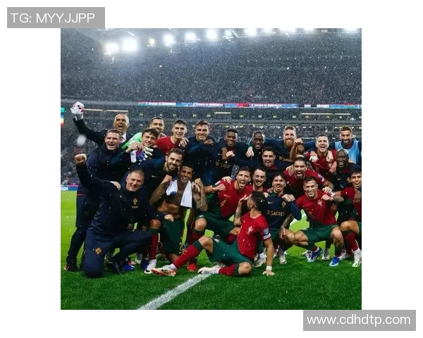 足球球星背影：赛场荣耀与追梦路的缩影